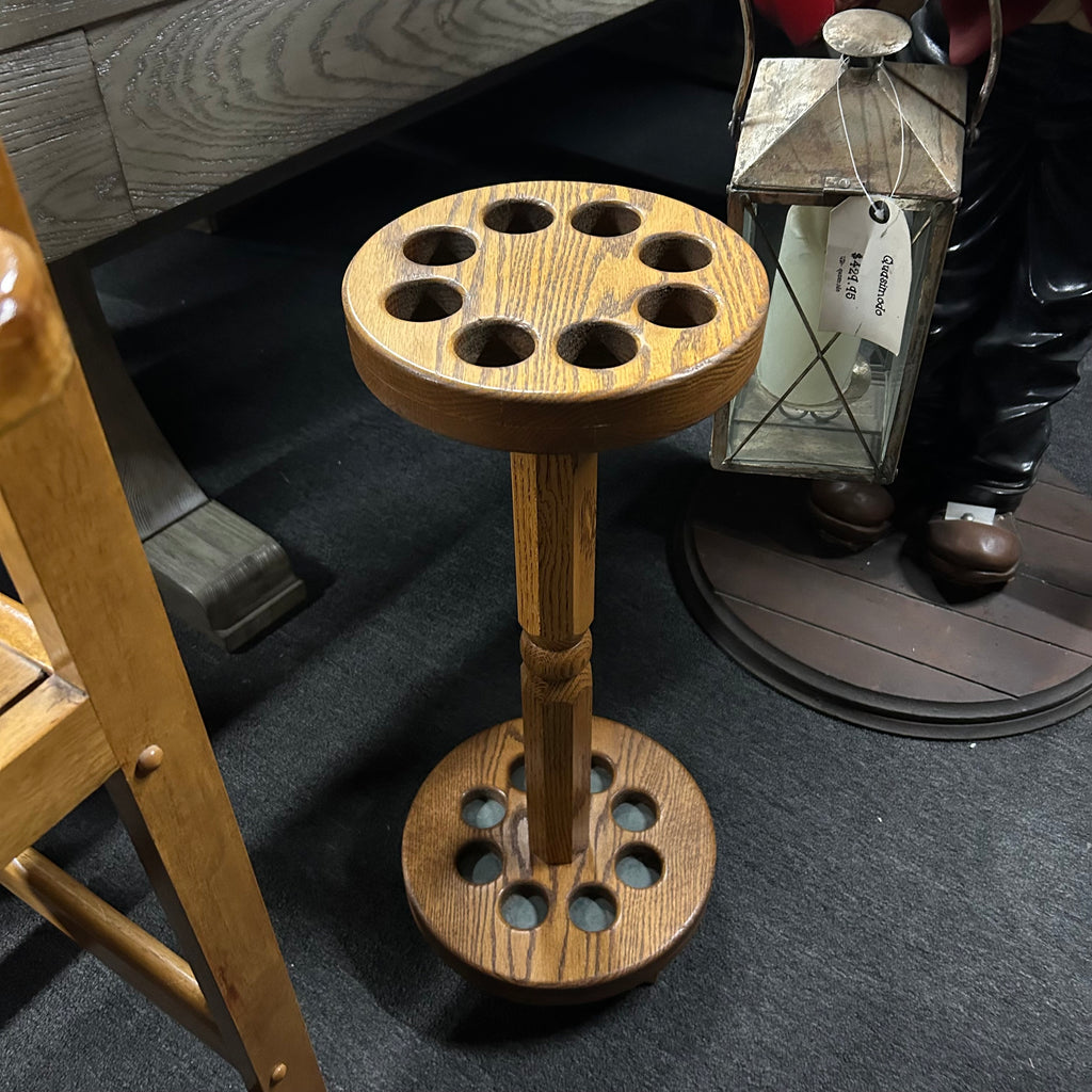 Round 8 cue floor stand in oak finish