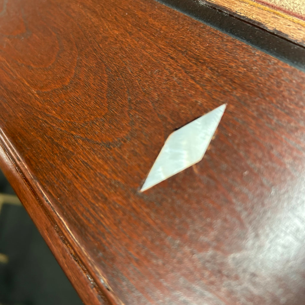 Close up of diamond rail site on pool table