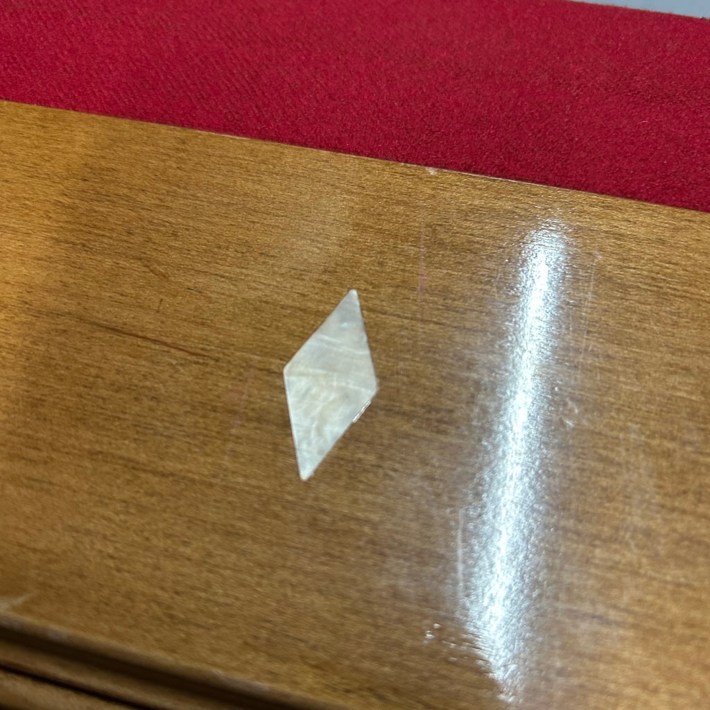 Diamond shaped rail site on rail with burgandy felt