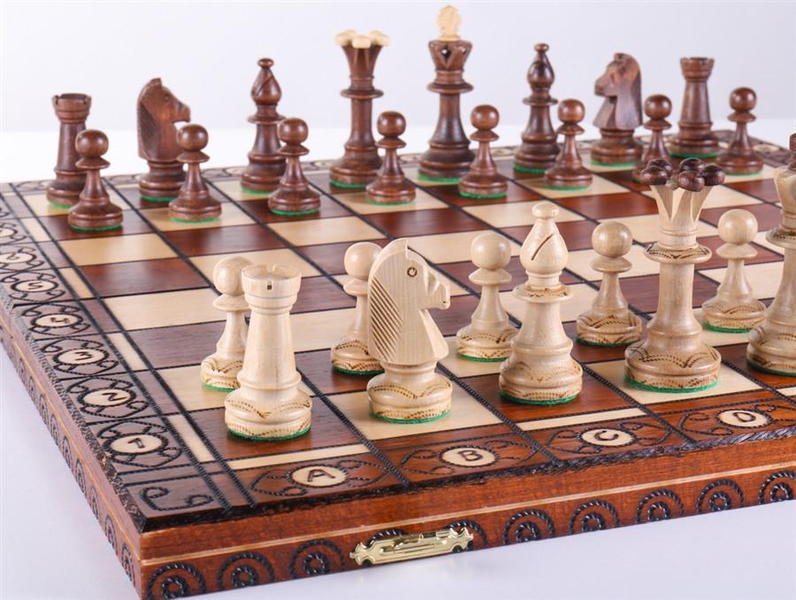 19" Wooden Chess Set Pieces Close up