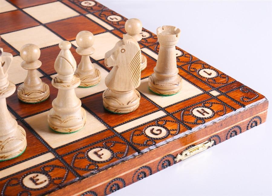 19" Wooden Chess Set white pieces wood
