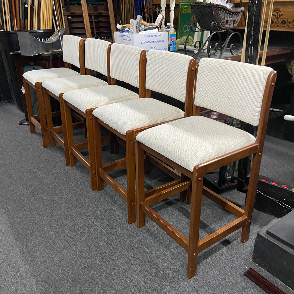 White Cushioned Square Seated Chair Used Single Chair